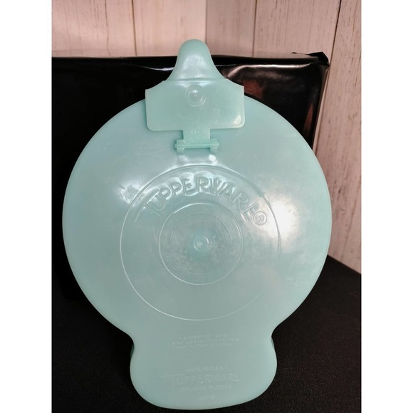 Tupperware Vintage #447 & #448 Milk pitcher lid REPLACEMENT light blue (B6) - Picture 1 of 5